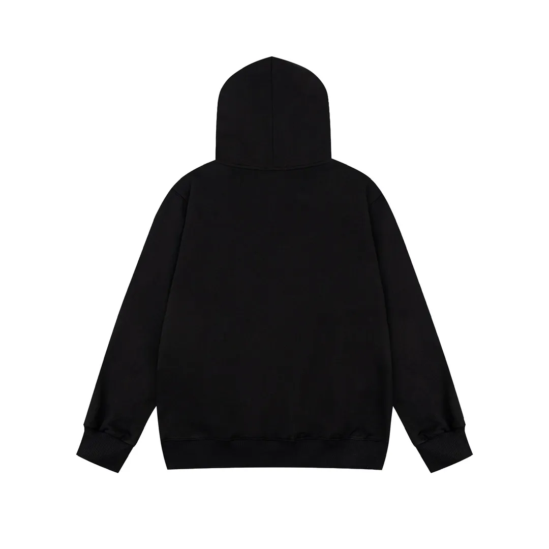 P240 Style No.: Y055 Ralph Lauren/Ralph Lauren pony embroidered zipper cardigan hooded sweatshirt. A one-of-a-kind sweatshirt for autumn and winter is here. You can wear it casually no matter how you wear it! ! This hooded sweatshirt is decorated with the simple style that represents Ralph Lauren and is paired with a pony embroidery pattern, which is three-dimensional and full! The solid color fabric paired with exquisite embroidery instantly sets it off! Hooded sports design, loose and casual fit! The overall texture is very strong! Through the pictures, we can feel the thickness and texture of custom-woven and dyed threads. The workmanship is exquisite. They are shipped from major foreign trade factories. They are all made by masters with many years of experience. Everything is of high standards and requirements! Simple and versatile model ~ Made of imported pique cotton fabric, which is super delicate and soft, close to the body without being tied. All fabrics and accessories are original custom-made and of high quality! Perfectly reflects the brand’s sense of superiority! Standard cut, comfortable stretch, unrestricted movement! Highly practical, high-end and classy! Versatile style ~ can be paired with jeans or jogging pants. Ideal for transitioning from your morning commute to weekend events! Tag, hanging particles, washed, packaging bag, full set of accessories, very good-looking, super exquisite workmanship, size: S-XL, color: navy, black, gray